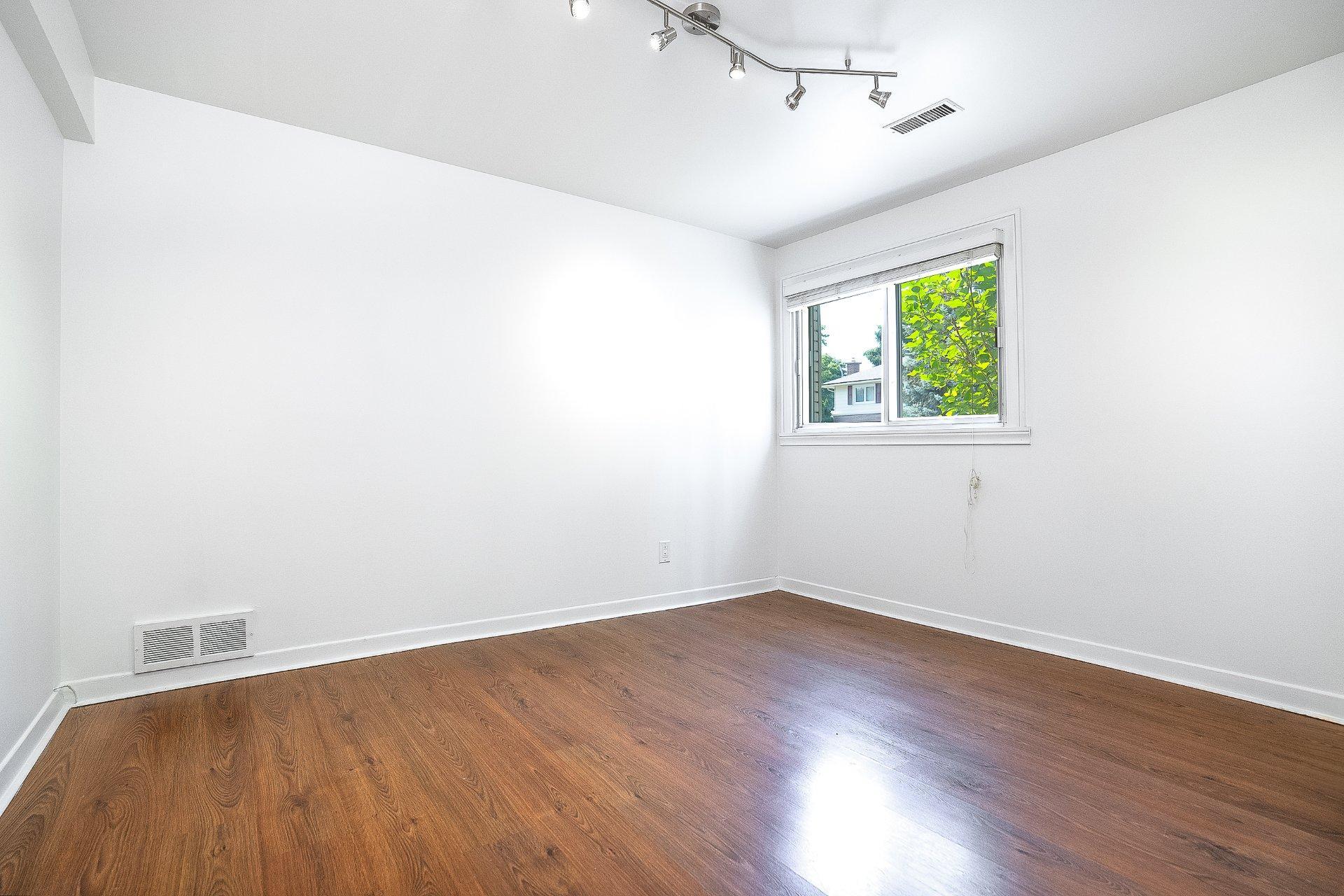 









413


Rue Hampton Court

,
Dollard-des-Ormeaux,




QC
H9G1L1

