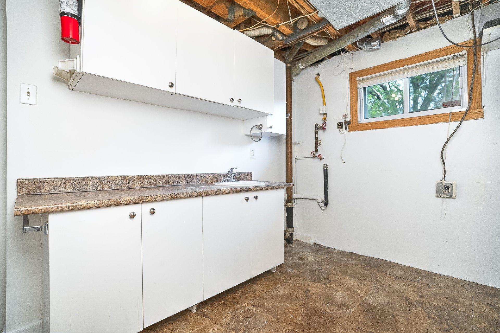 









413


Rue Hampton Court

,
Dollard-des-Ormeaux,




QC
H9G1L1

