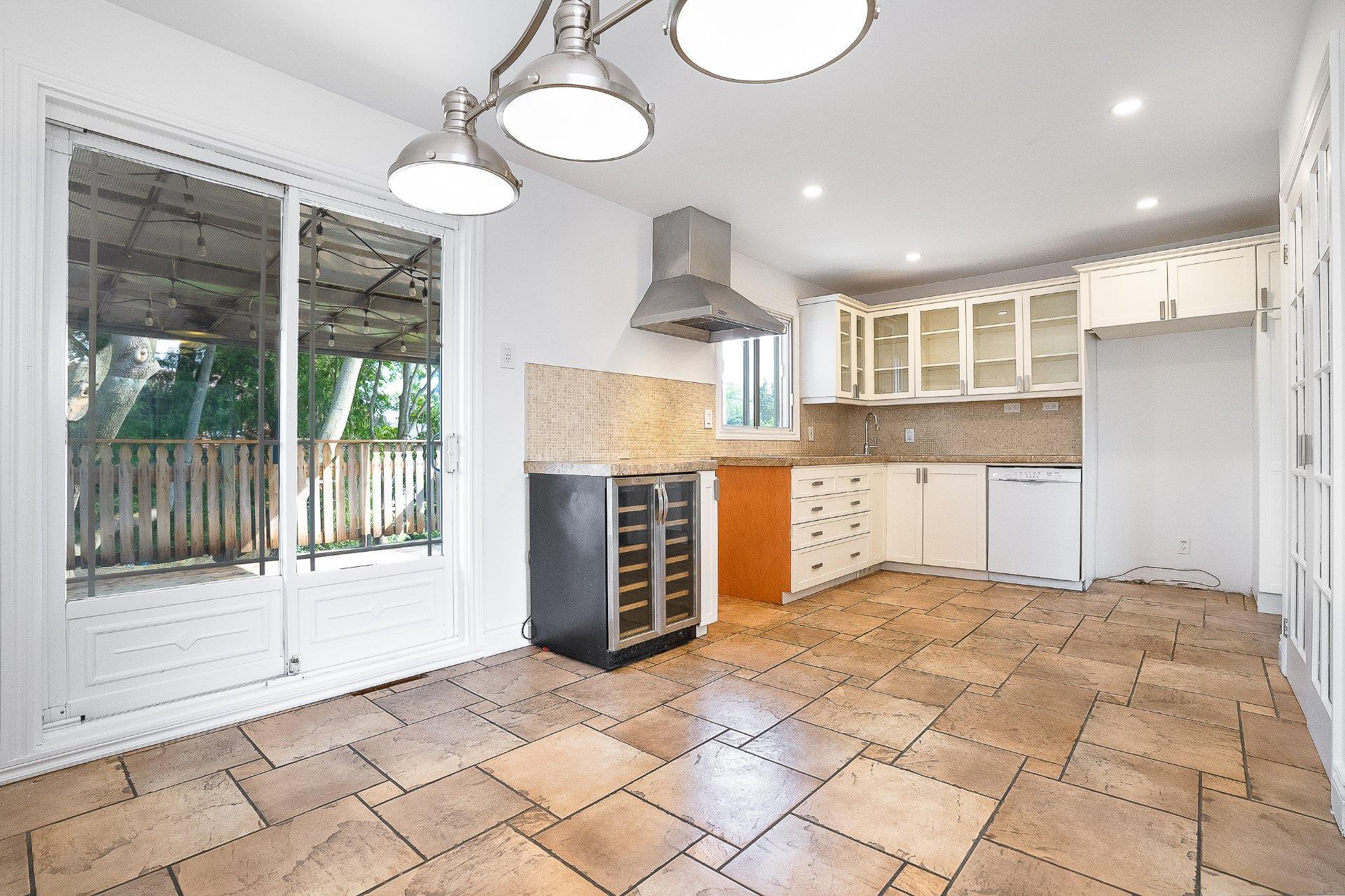 









413


Rue Hampton Court

,
Dollard-des-Ormeaux,




QC
H9G1L1

