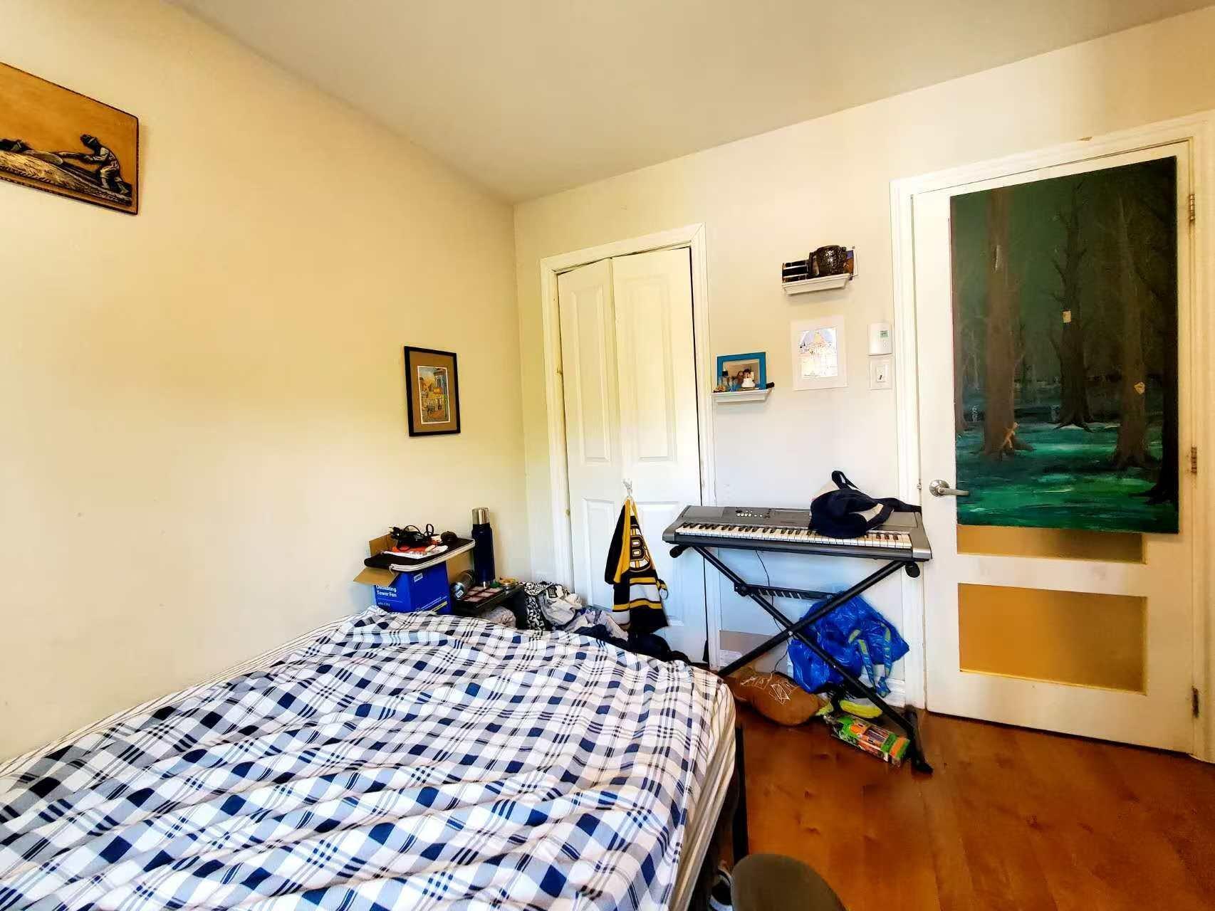 









3554


Rue St-Dominique

,
Montréal (Le Plateau-Mont-Royal),




QC
H2X2X4

