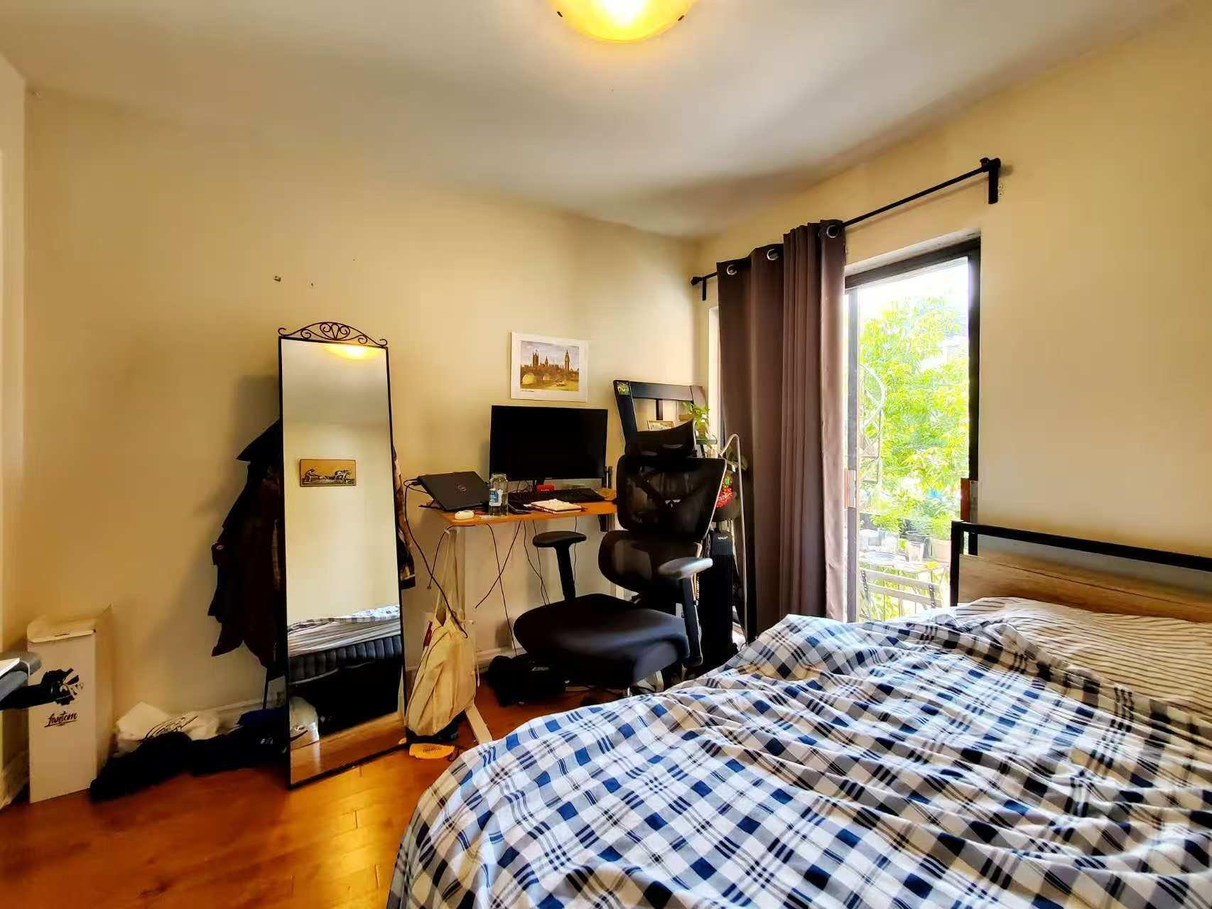 









3554


Rue St-Dominique

,
Montréal (Le Plateau-Mont-Royal),




QC
H2X2X4

