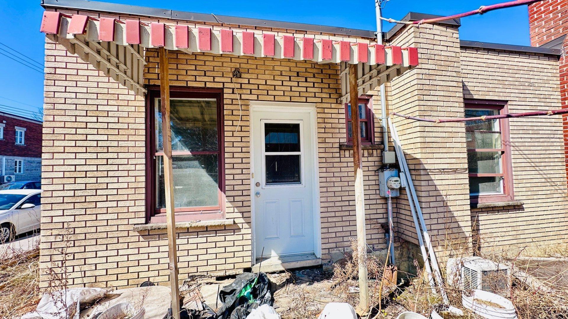 









4550


Rue St-Zotique E.

,
Montréal (Rosemont/La Petite-Patrie),




QC
H1T1M4

