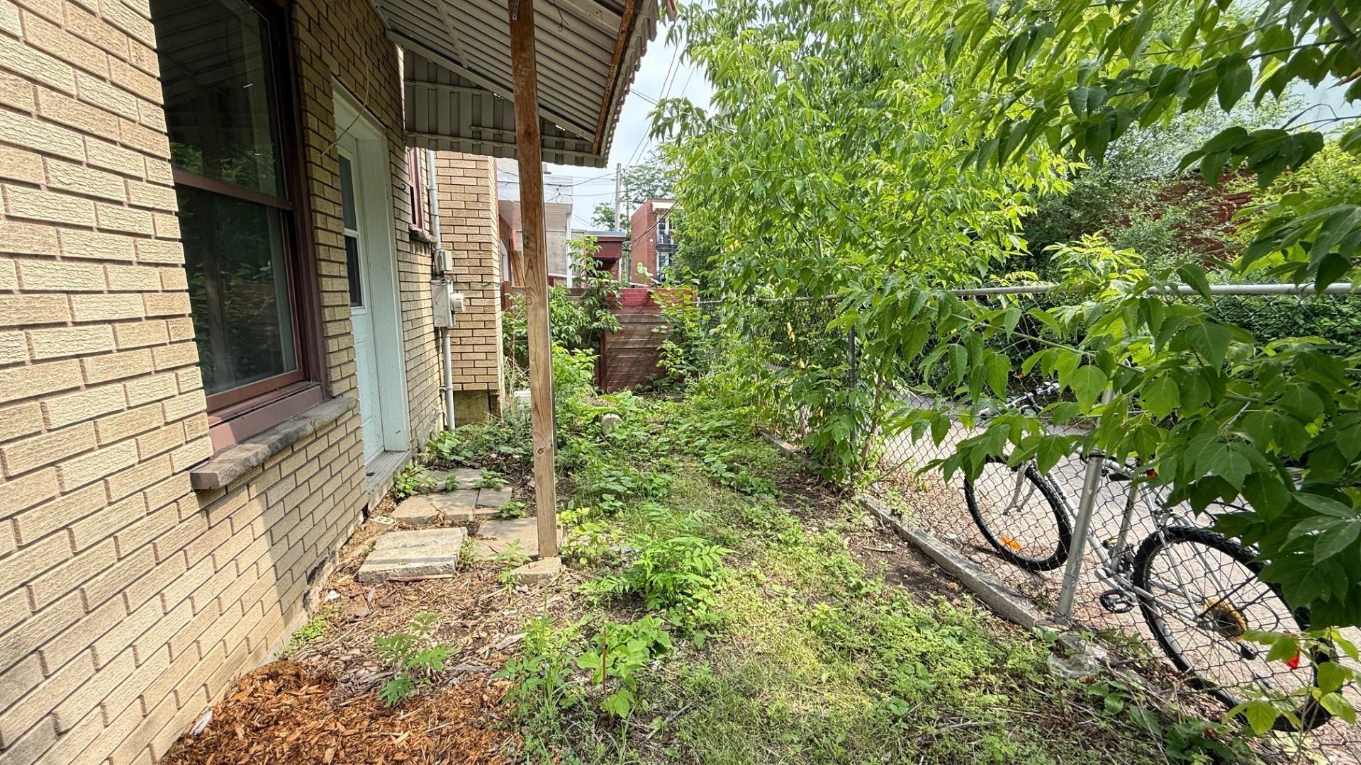 









4550


Rue St-Zotique E.

,
Montréal (Rosemont/La Petite-Patrie),




QC
H1T1M4

