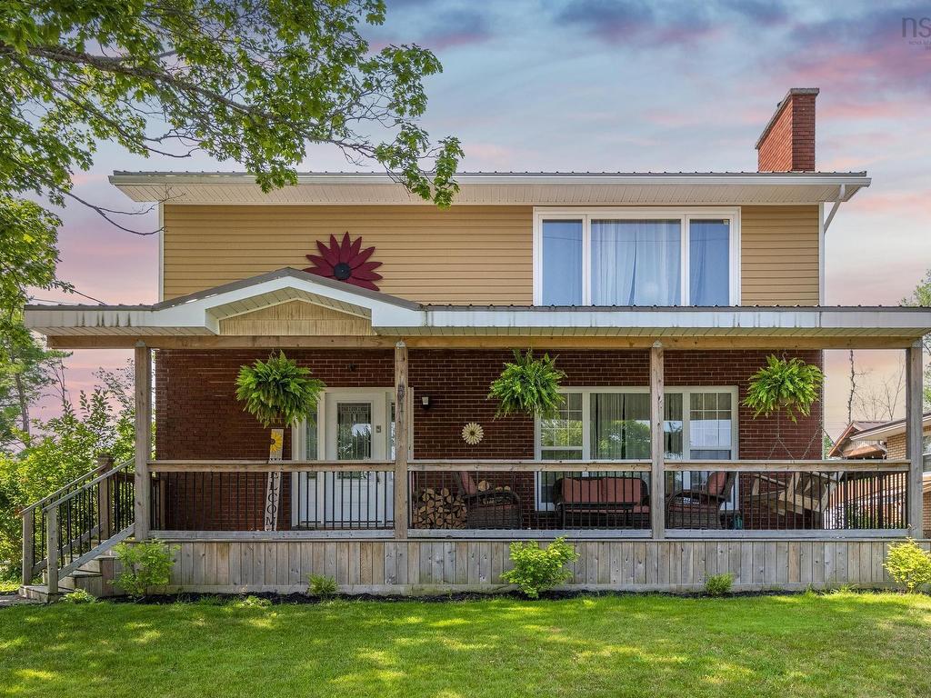 












51 Weir Avenue

,
Stellarton,




NS
B0K 1S0

