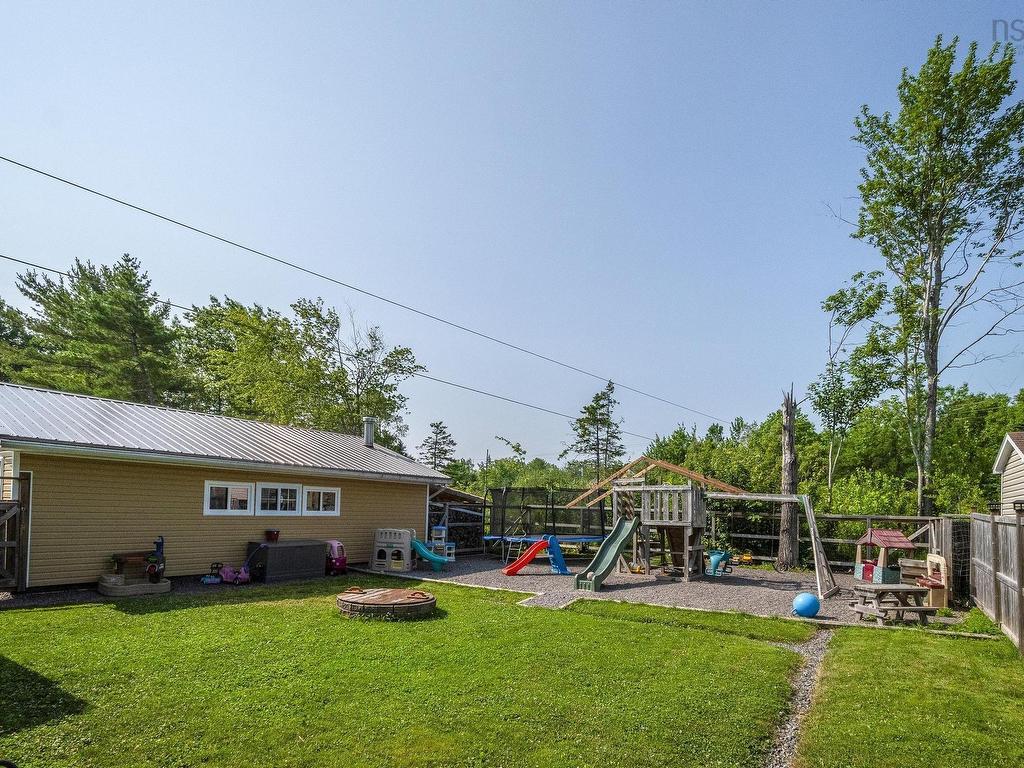 












51 Weir Avenue

,
Stellarton,




NS
B0K 1S0

