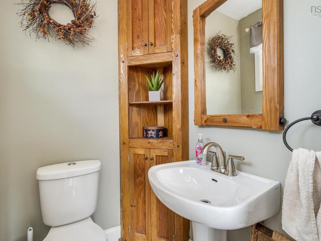 












51 Weir Avenue

,
Stellarton,




NS
B0K 1S0

