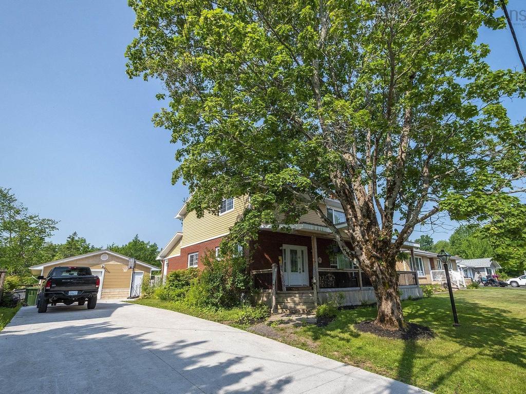 












51 Weir Avenue

,
Stellarton,




NS
B0K 1S0

