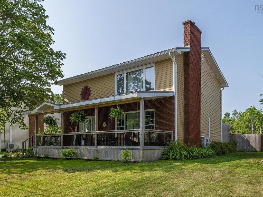 












51 Weir Avenue

,
Stellarton,




NS
B0K 1S0

