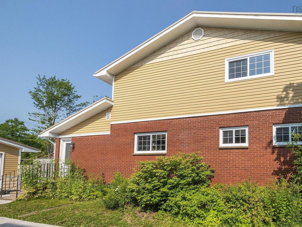 












51 Weir Avenue

,
Stellarton,




NS
B0K 1S0

