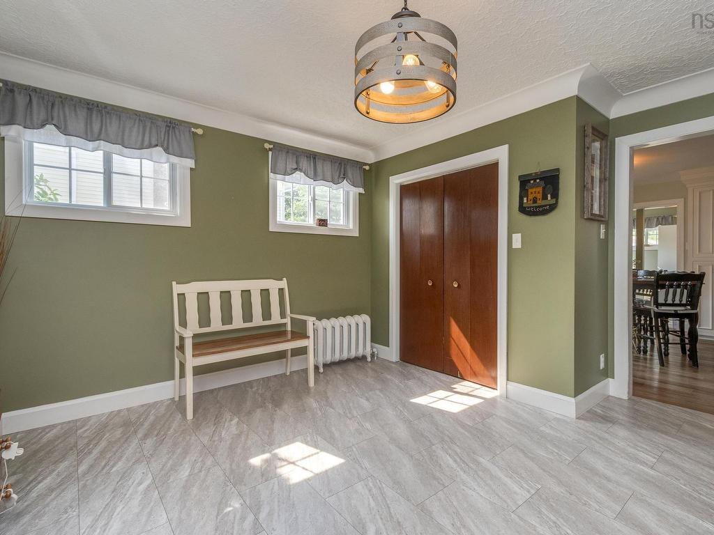












51 Weir Avenue

,
Stellarton,




NS
B0K 1S0


