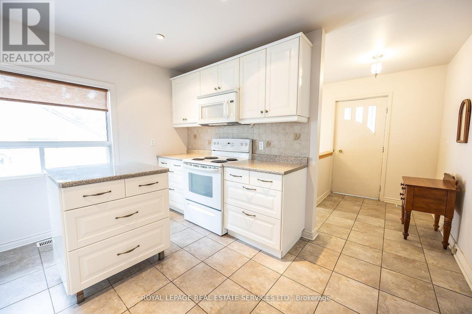 












1361 KENMUIR AVENUE

,
Mississauga,




Ontario
L5G4B3

