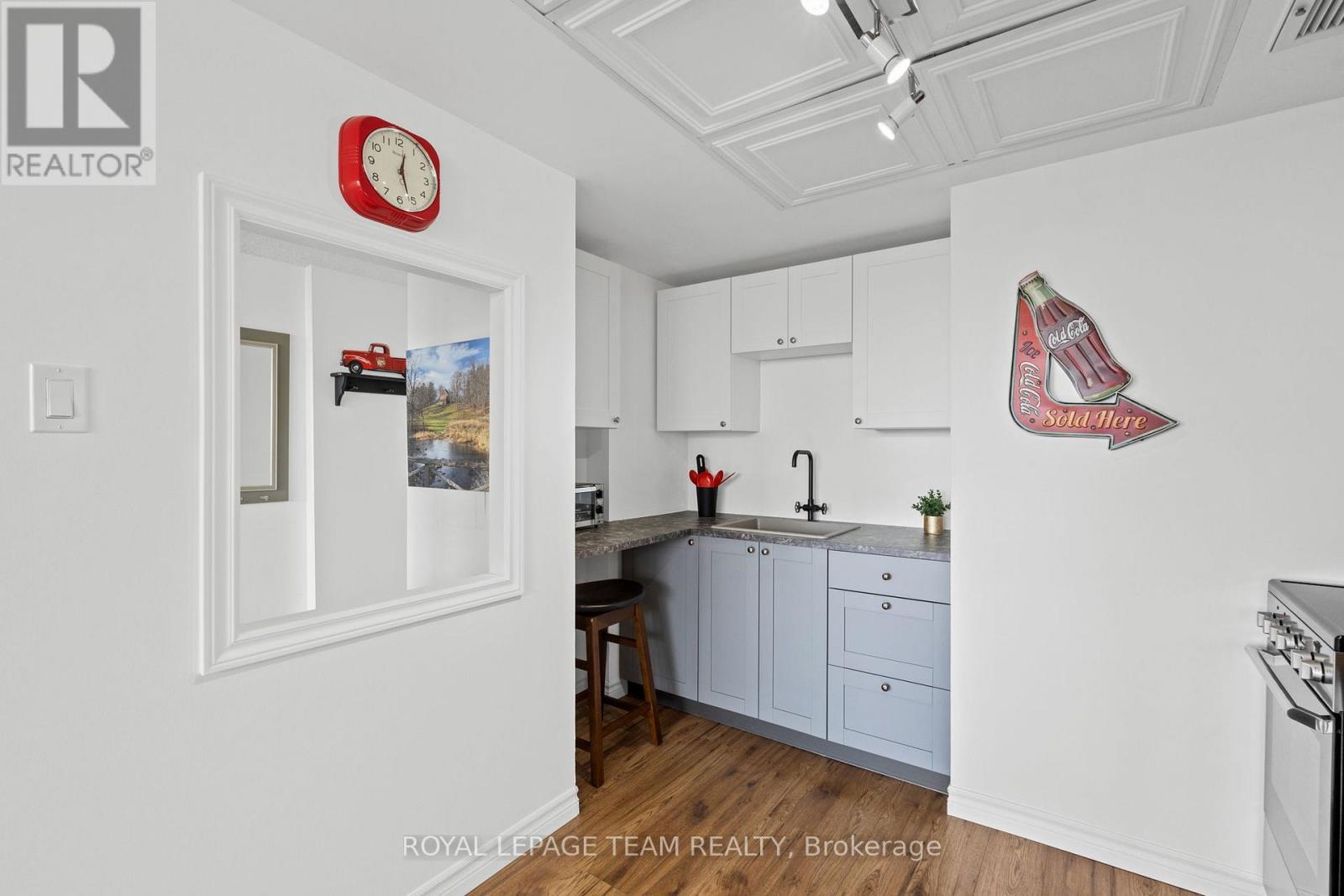 












604 - 530 LAURIER AVENUE W

,
Ottawa,




Ontario
K1R7T1

