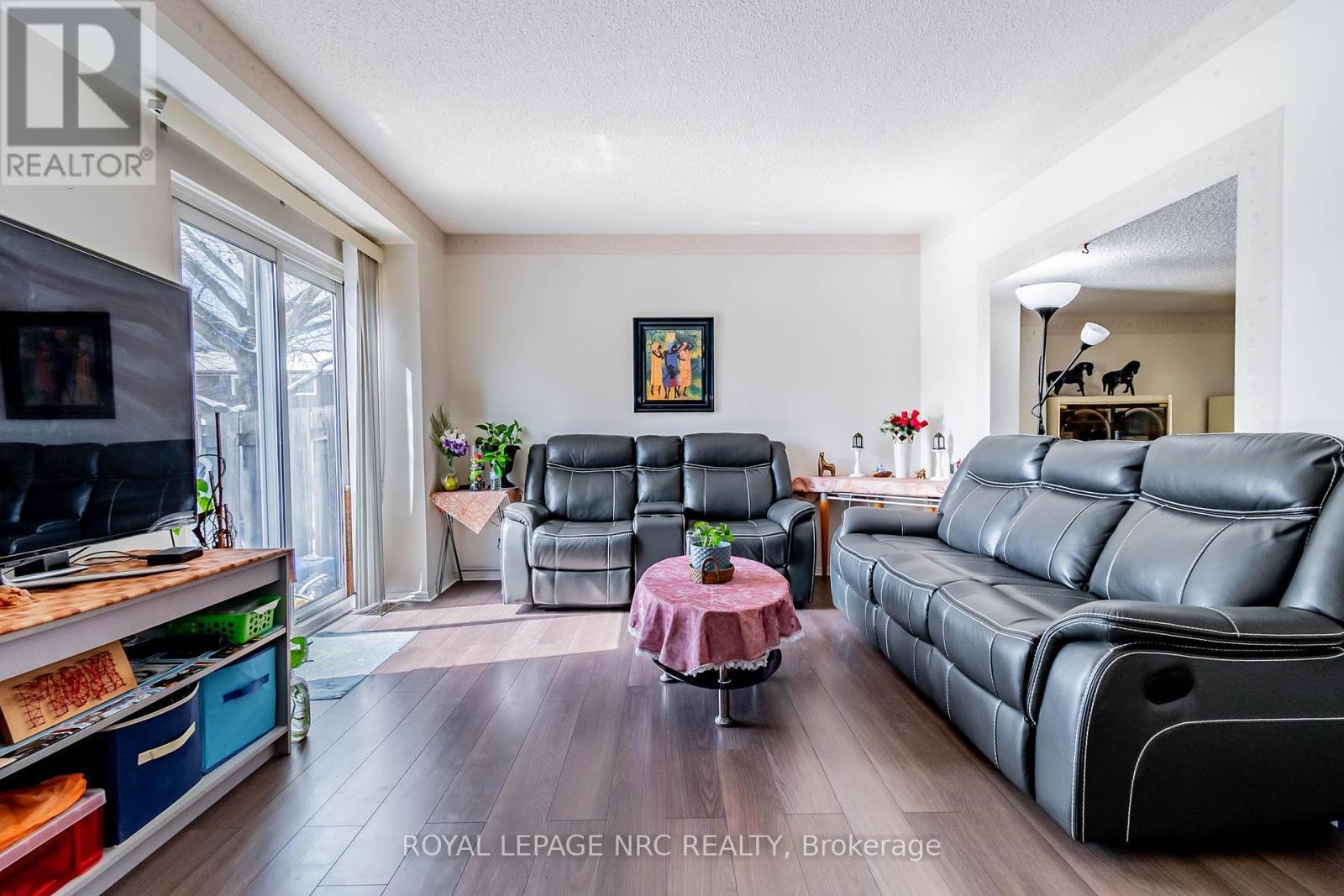 












14 - 64 FORSTER STREET

,
St. Catharines (Vine/Linwell),




Ontario
L2N6T5

