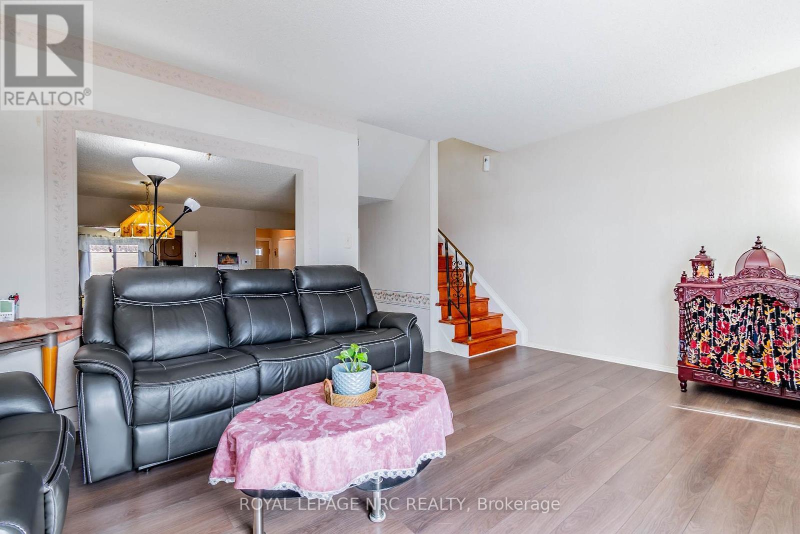 












14 - 64 FORSTER STREET

,
St. Catharines (Vine/Linwell),




Ontario
L2N6T5

