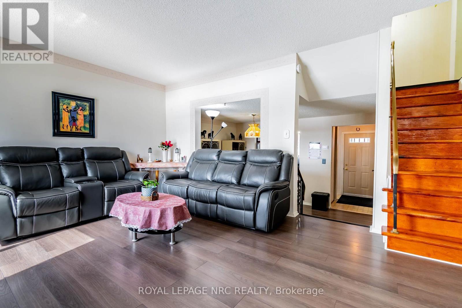 












14 - 64 FORSTER STREET

,
St. Catharines (Vine/Linwell),




Ontario
L2N6T5

