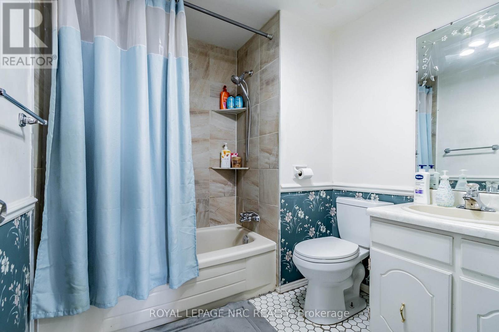












14 - 64 FORSTER STREET

,
St. Catharines (Vine/Linwell),




Ontario
L2N6T5

