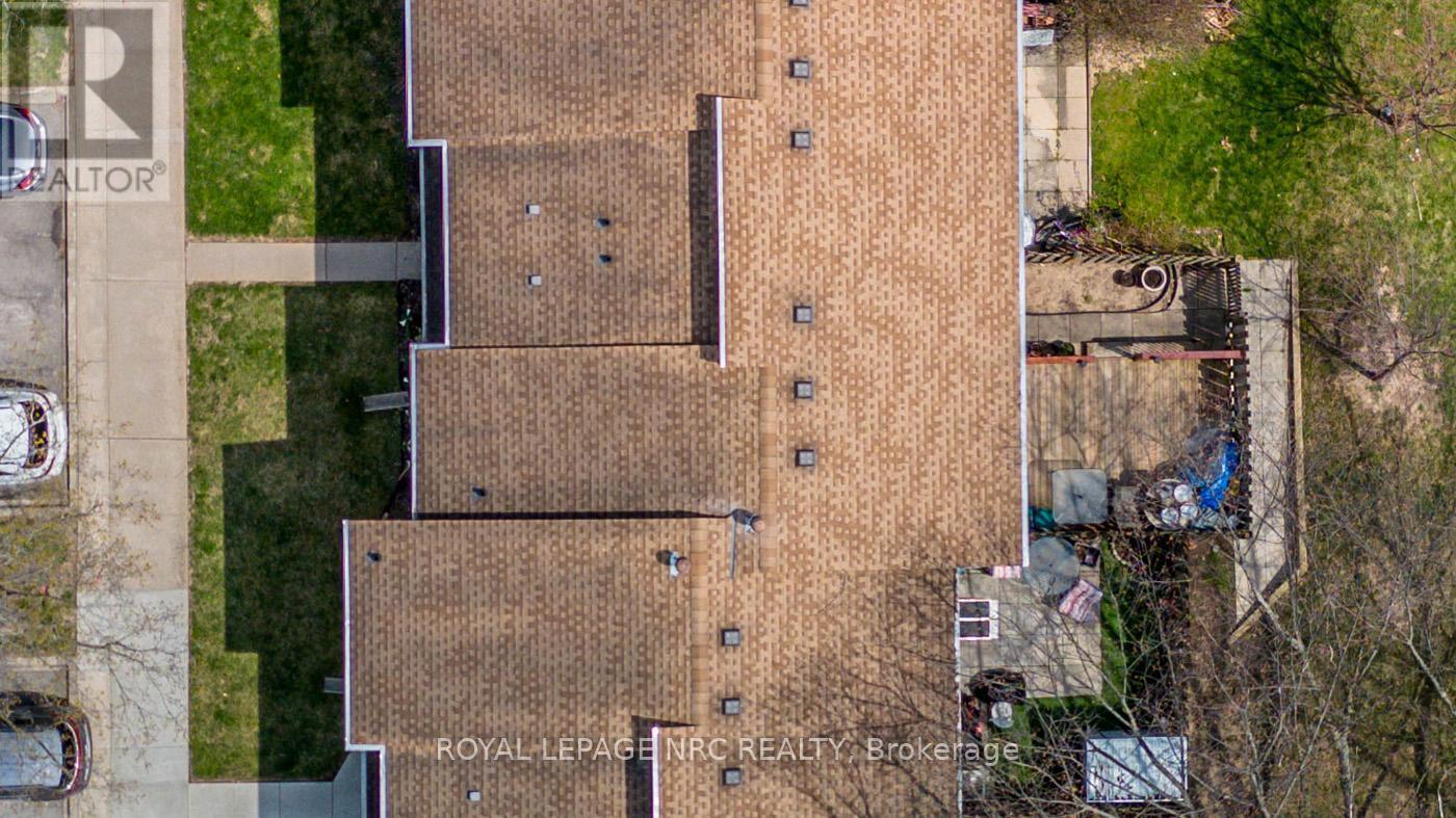 












14 - 64 FORSTER STREET

,
St. Catharines (Vine/Linwell),




Ontario
L2N6T5

