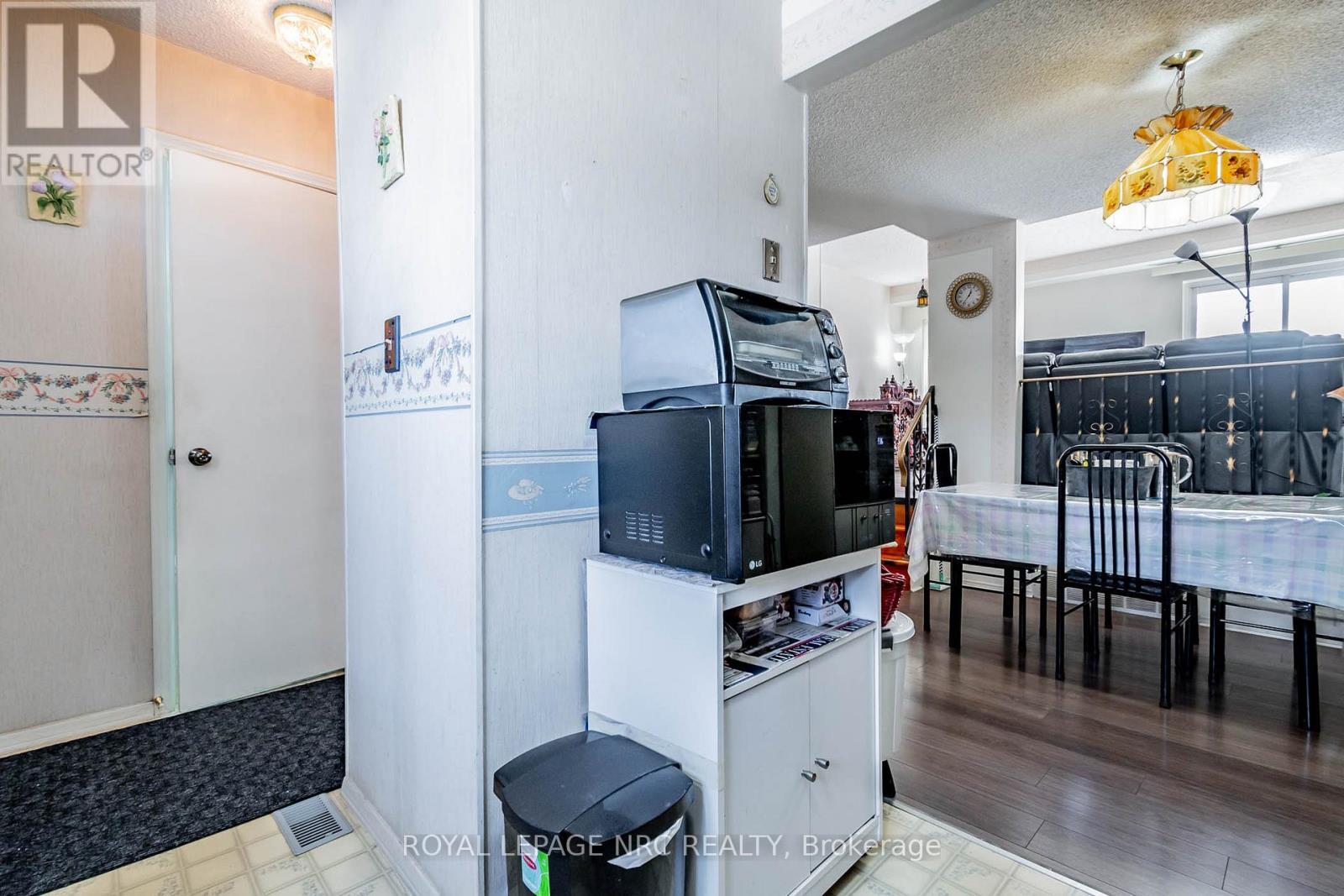 












14 - 64 FORSTER STREET

,
St. Catharines (Vine/Linwell),




Ontario
L2N6T5

