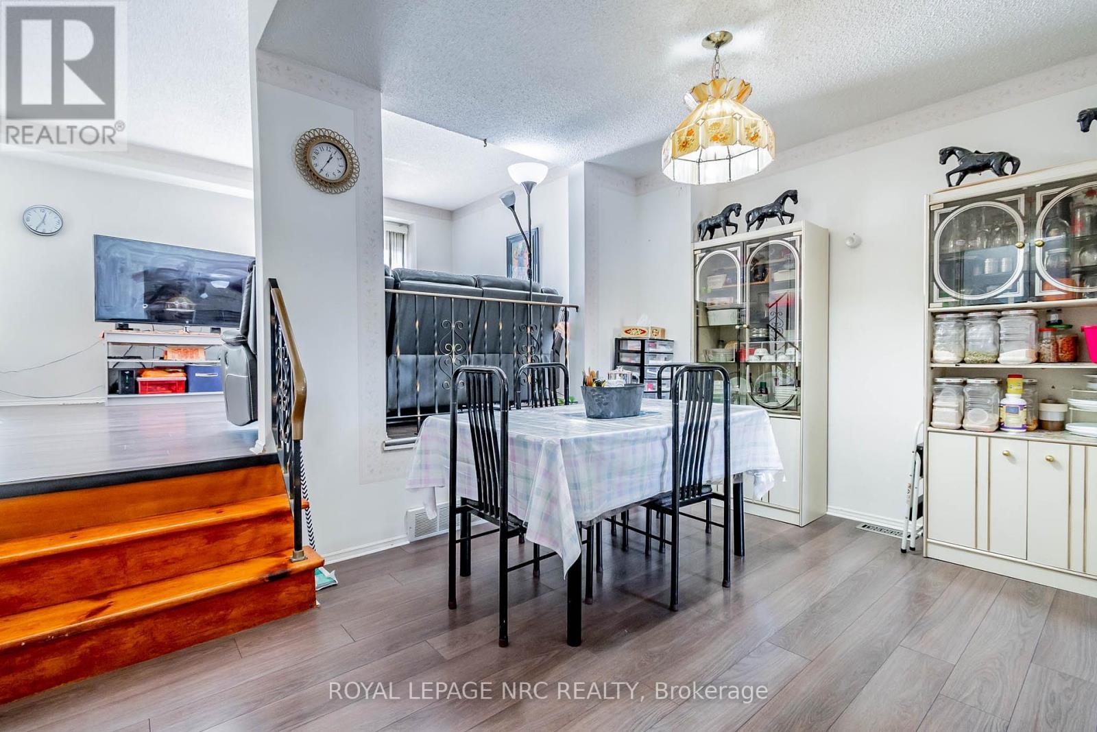 












14 - 64 FORSTER STREET

,
St. Catharines (Vine/Linwell),




Ontario
L2N6T5

