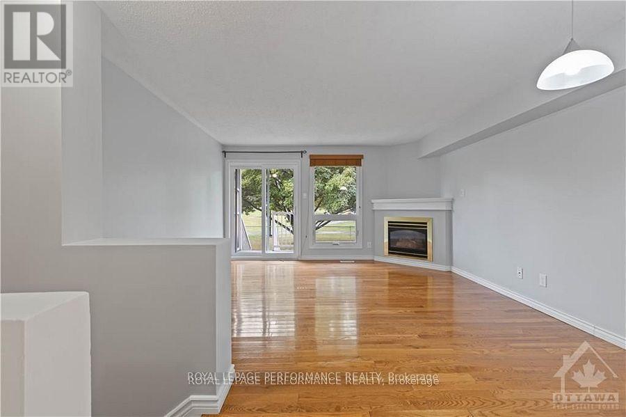 












10 - 1132 GABLEFIELD PRIVATE

,
Ottawa,




Ontario
K1J1E3

