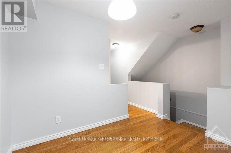 












10 - 1132 GABLEFIELD PRIVATE

,
Ottawa,




Ontario
K1J1E3

