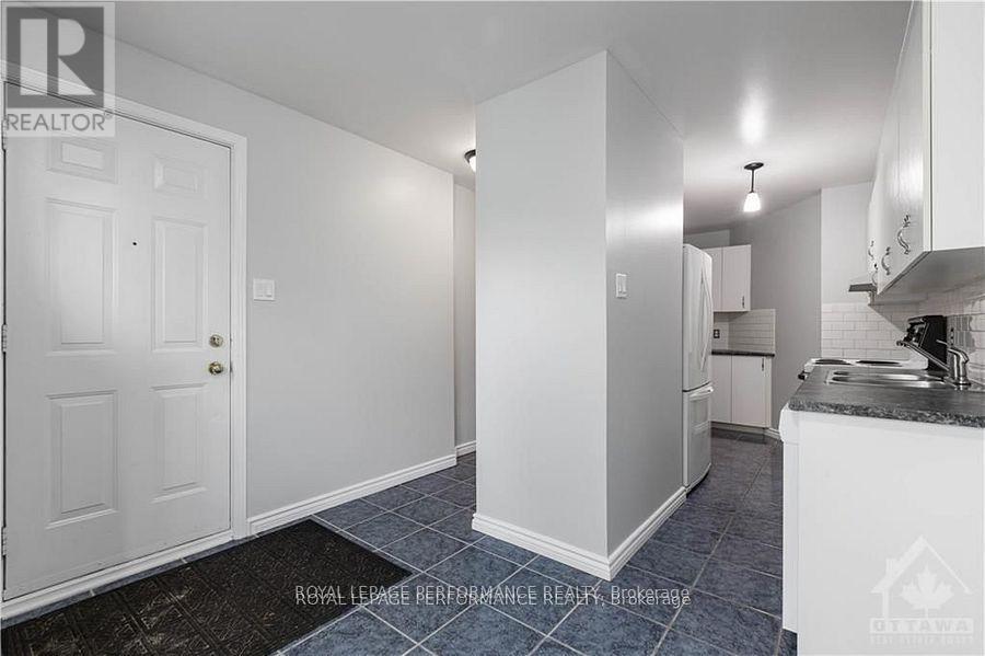 












10 - 1132 GABLEFIELD PRIVATE

,
Ottawa,




Ontario
K1J1E3

