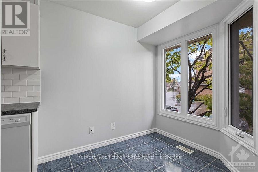 












10 - 1132 GABLEFIELD PRIVATE

,
Ottawa,




Ontario
K1J1E3

