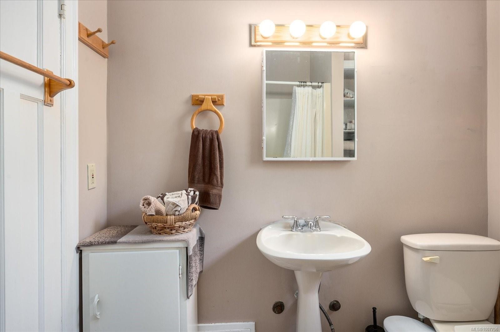 









612


Fourth

St,
Nanaimo,




BC
V9R 1T7

