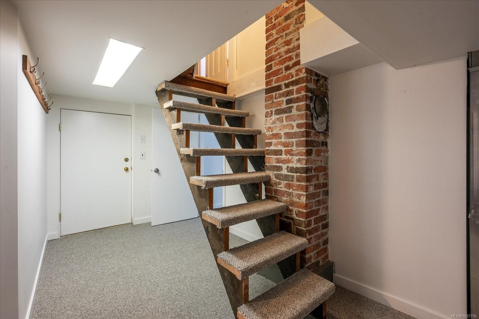 









612


Fourth

St,
Nanaimo,




BC
V9R 1T7

