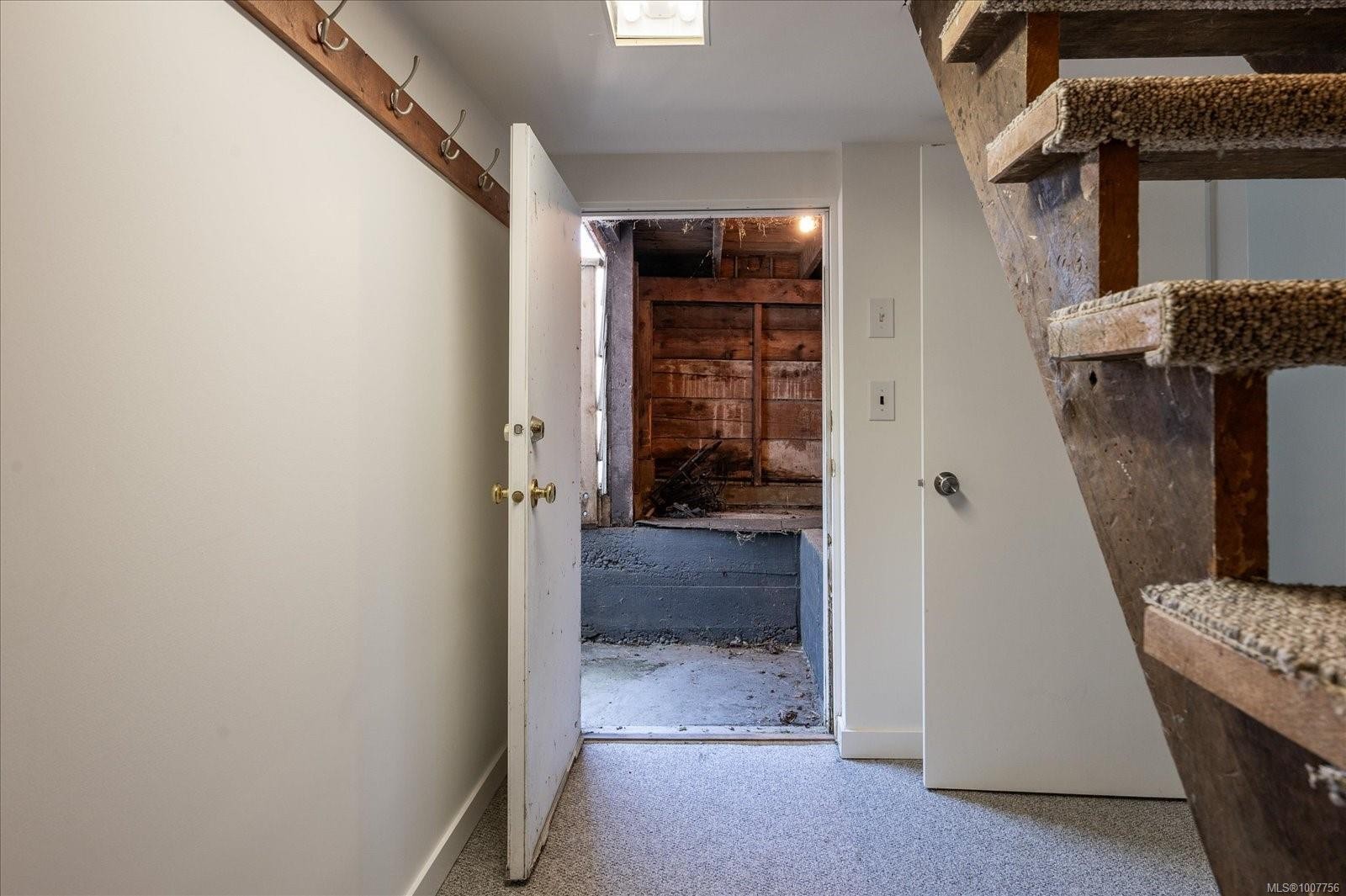 









612


Fourth

St,
Nanaimo,




BC
V9R 1T7


