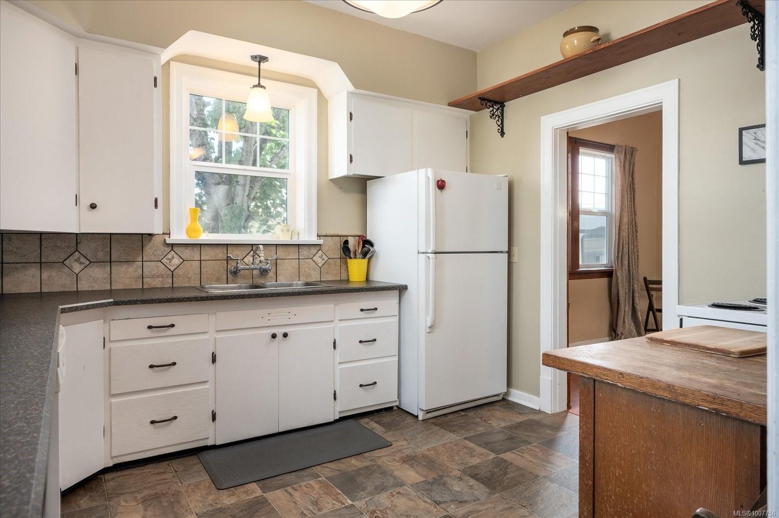 









612


Fourth

St,
Nanaimo,




BC
V9R 1T7

