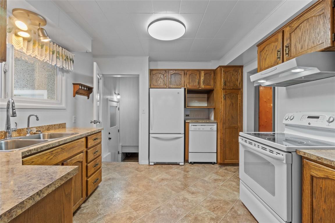 









1115


Victoria

Road,
Revelstoke,




BC
V0E 2S0

