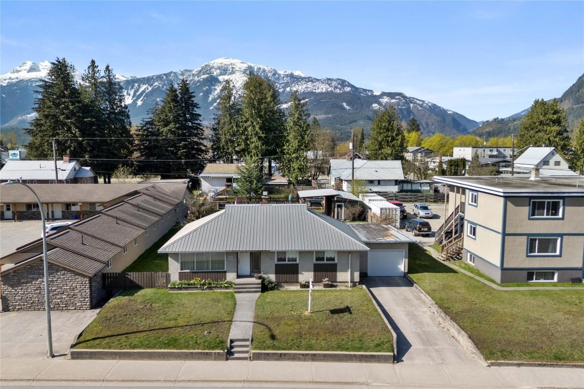 









1115


Victoria

Road,
Revelstoke,




BC
V0E 2S0

