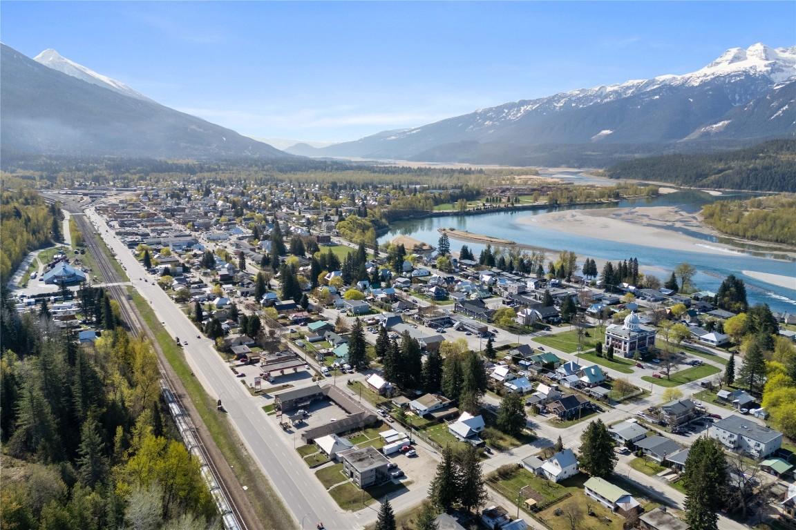 









1115


Victoria

Road,
Revelstoke,




BC
V0E 2S0

