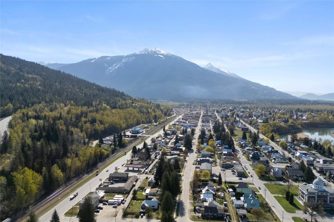 









1115


Victoria

Road,
Revelstoke,




BC
V0E 2S0

