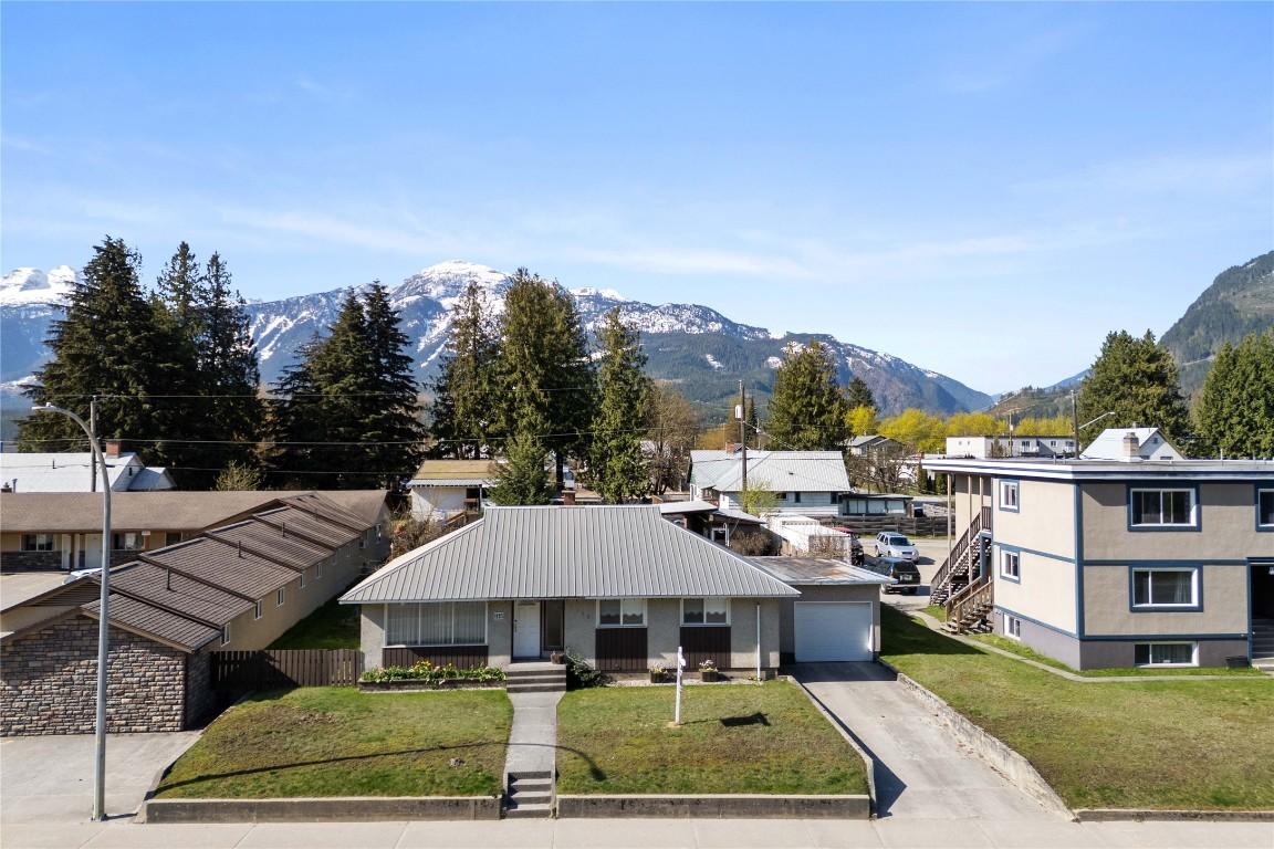 









1115


Victoria

Road,
Revelstoke,




BC
V0E 2S0

