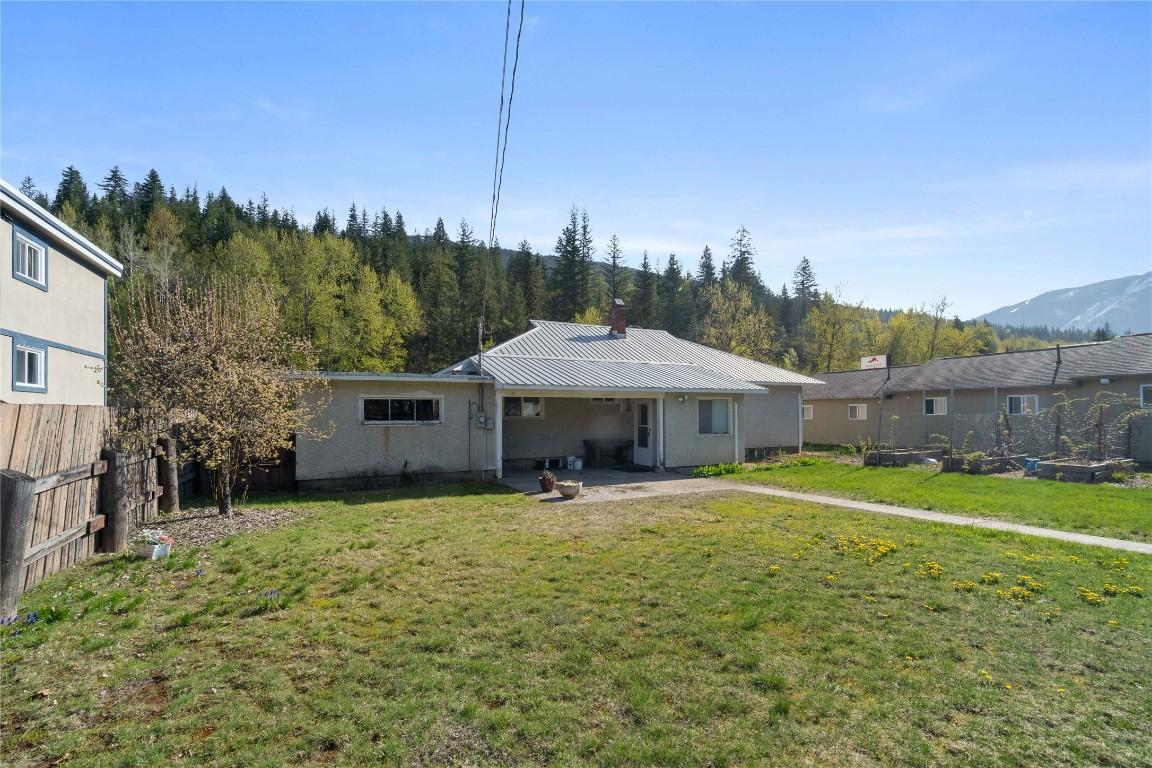 









1115


Victoria

Road,
Revelstoke,




BC
V0E 2S0

