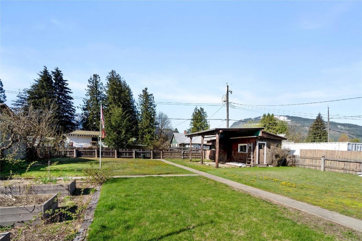 









1115


Victoria

Road,
Revelstoke,




BC
V0E 2S0


