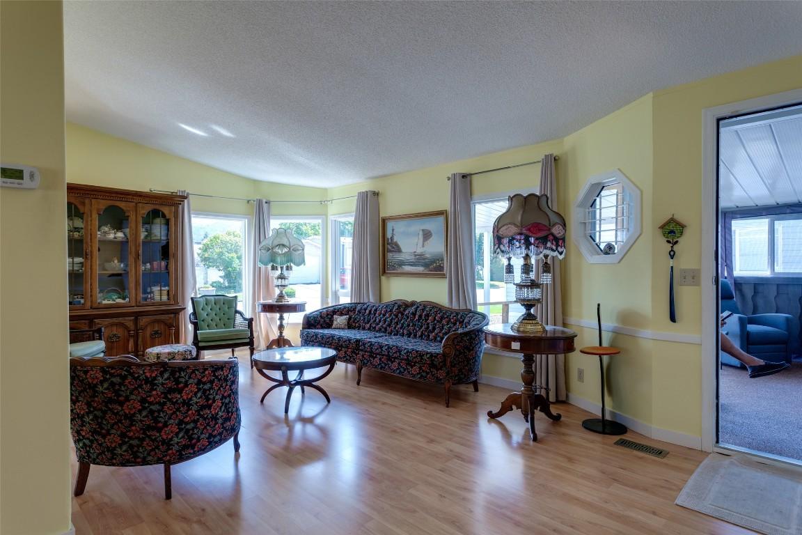 









720


Commonwealth

Road, 191,
Kelowna,




BC
V4V 1S1

