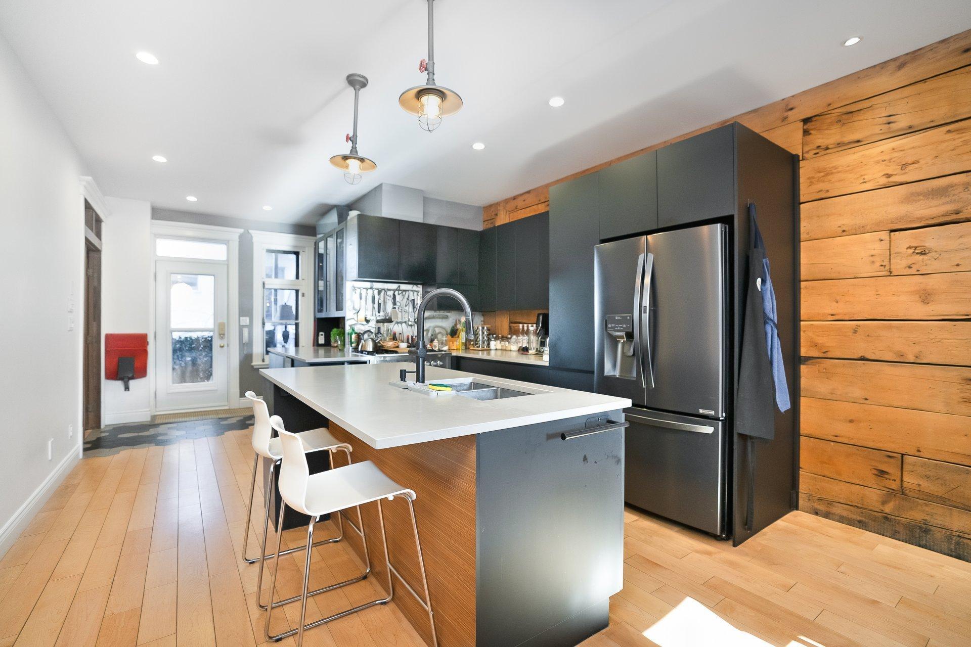 









5283

 - 5287


Rue Berri

,
Montréal (Le Plateau-Mont-Royal),




QC
H2J2S7

