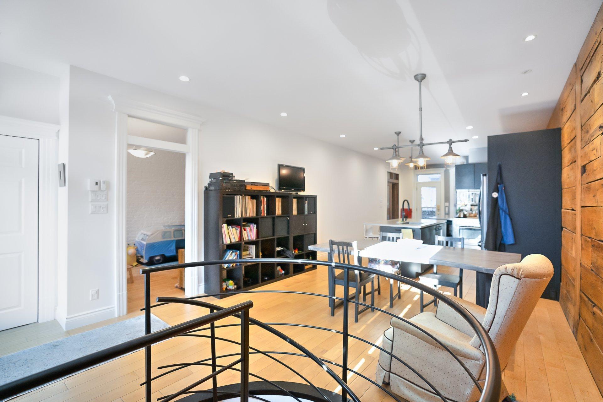









5283

 - 5287


Rue Berri

,
Montréal (Le Plateau-Mont-Royal),




QC
H2J2S7

