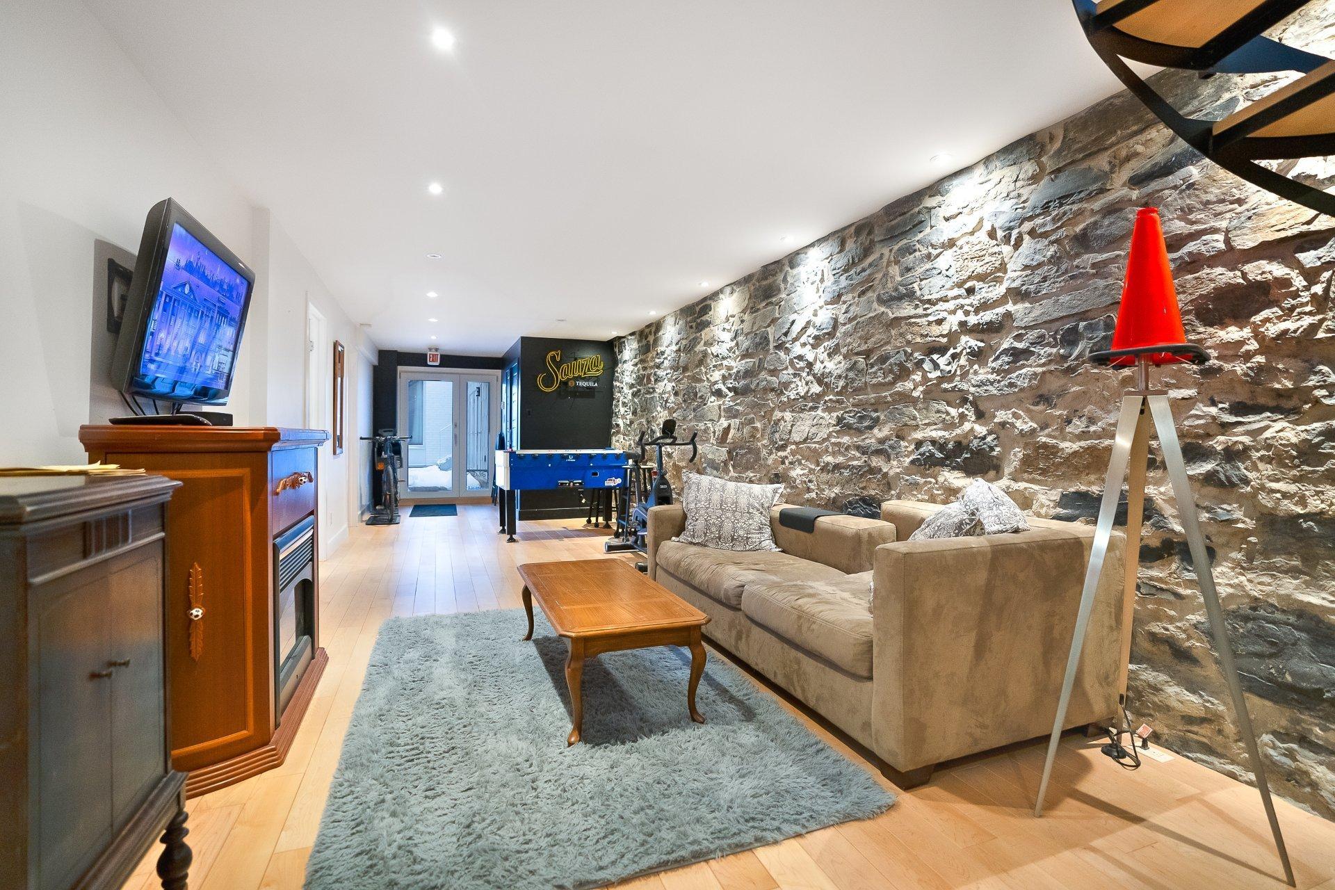 









5283

 - 5287


Rue Berri

,
Montréal (Le Plateau-Mont-Royal),




QC
H2J2S7

