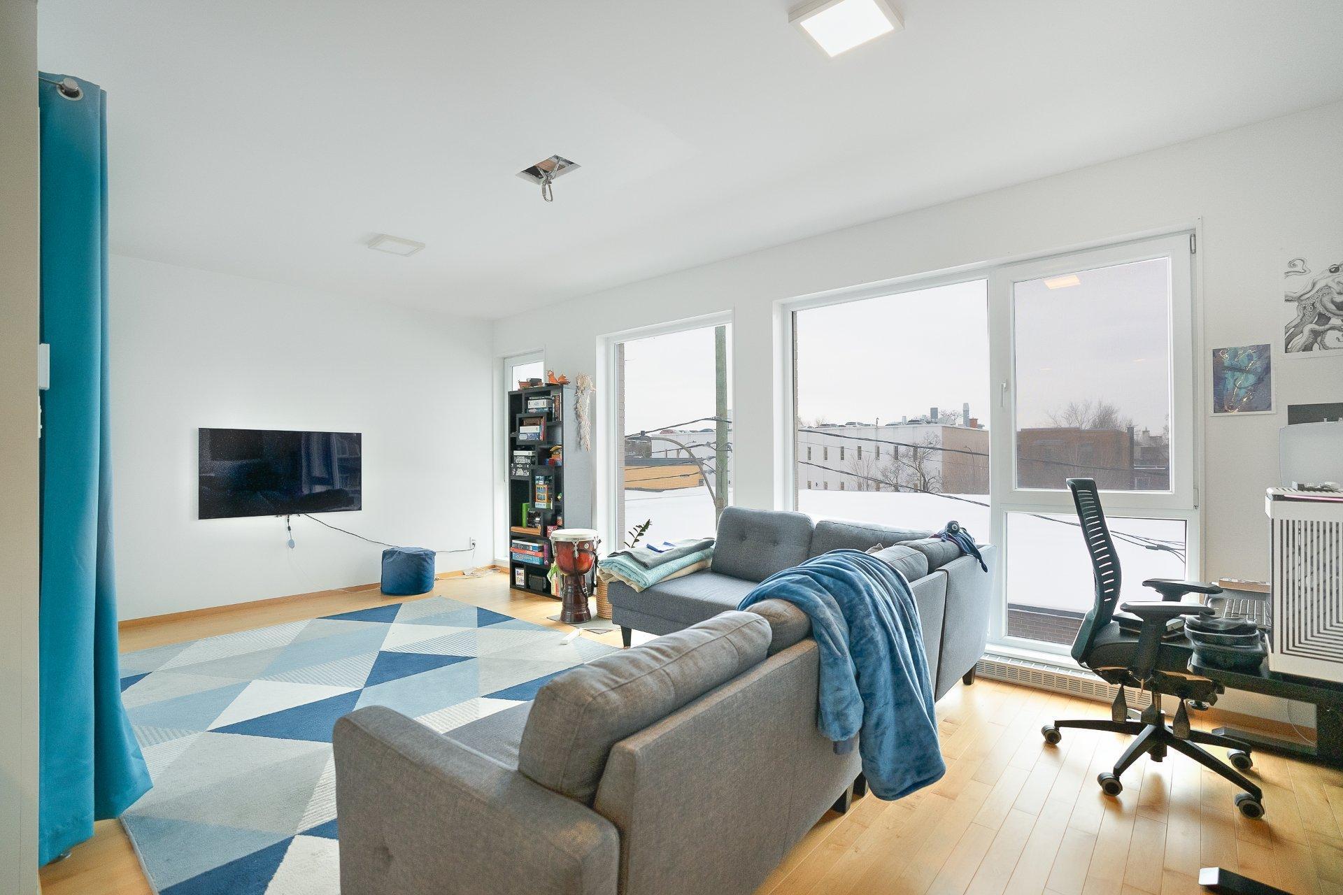 









5283

 - 5287


Rue Berri

,
Montréal (Le Plateau-Mont-Royal),




QC
H2J2S7

