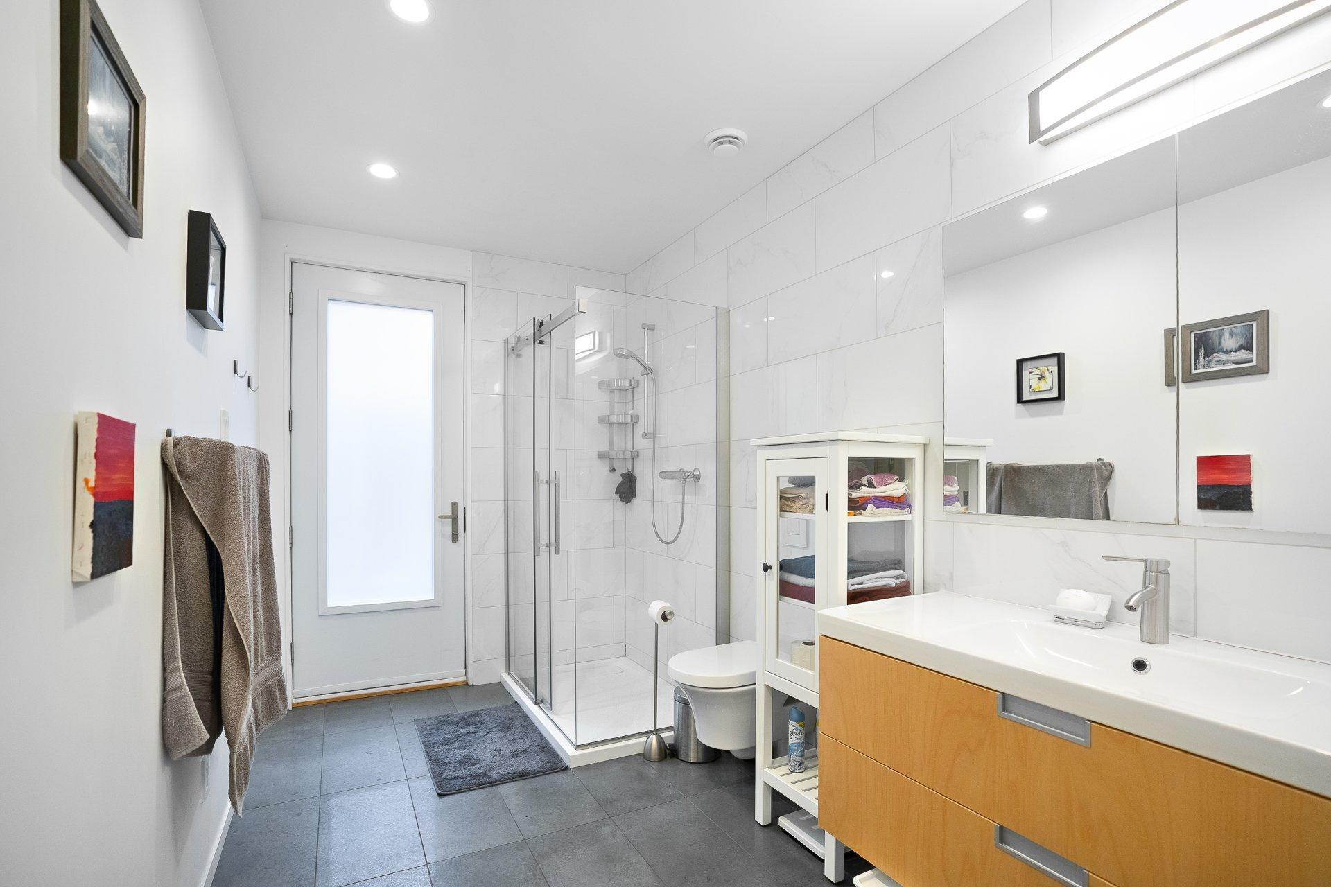 









5283

 - 5287


Rue Berri

,
Montréal (Le Plateau-Mont-Royal),




QC
H2J2S7

