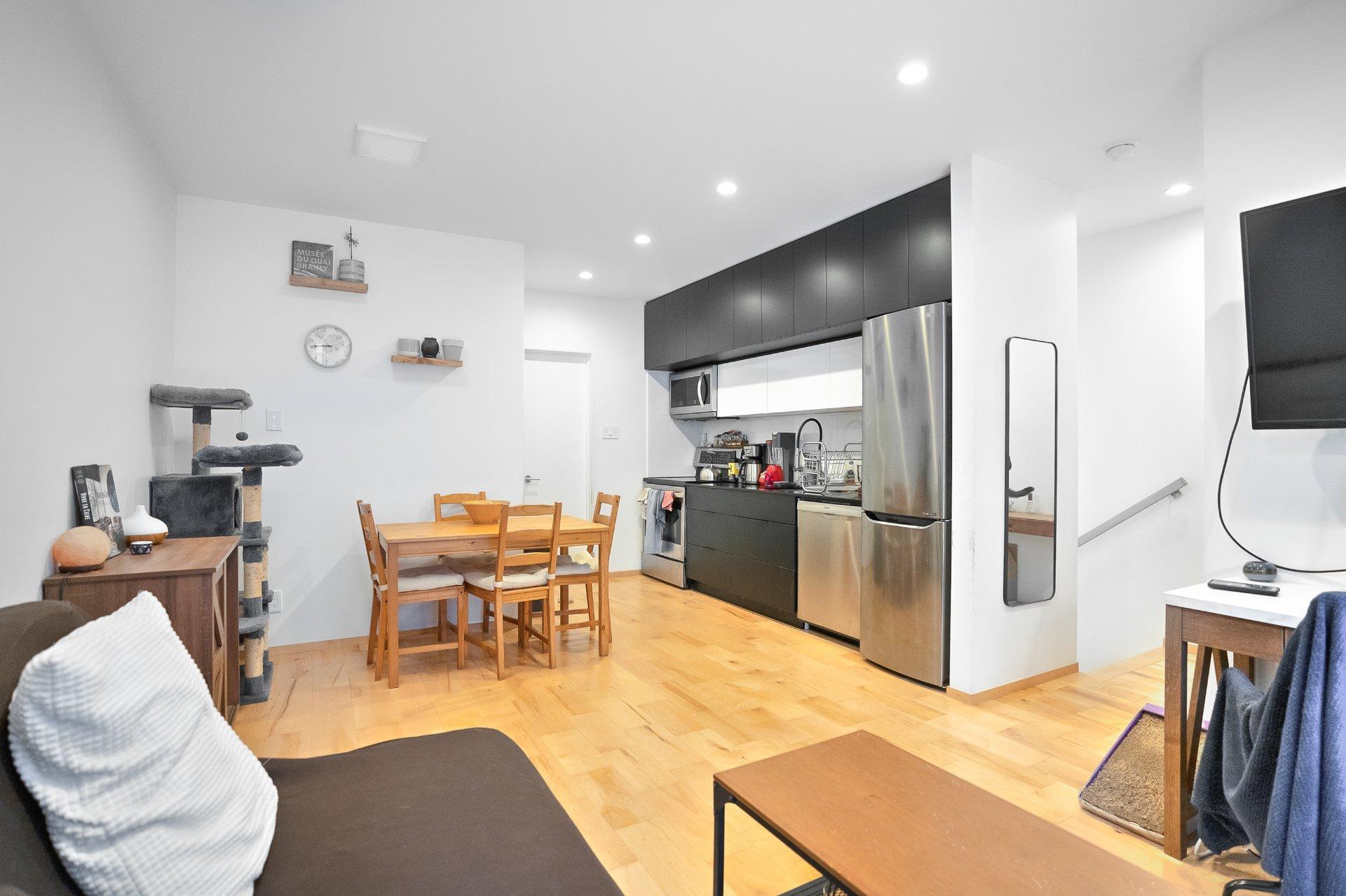 









5283

 - 5287


Rue Berri

,
Montréal (Le Plateau-Mont-Royal),




QC
H2J2S7

