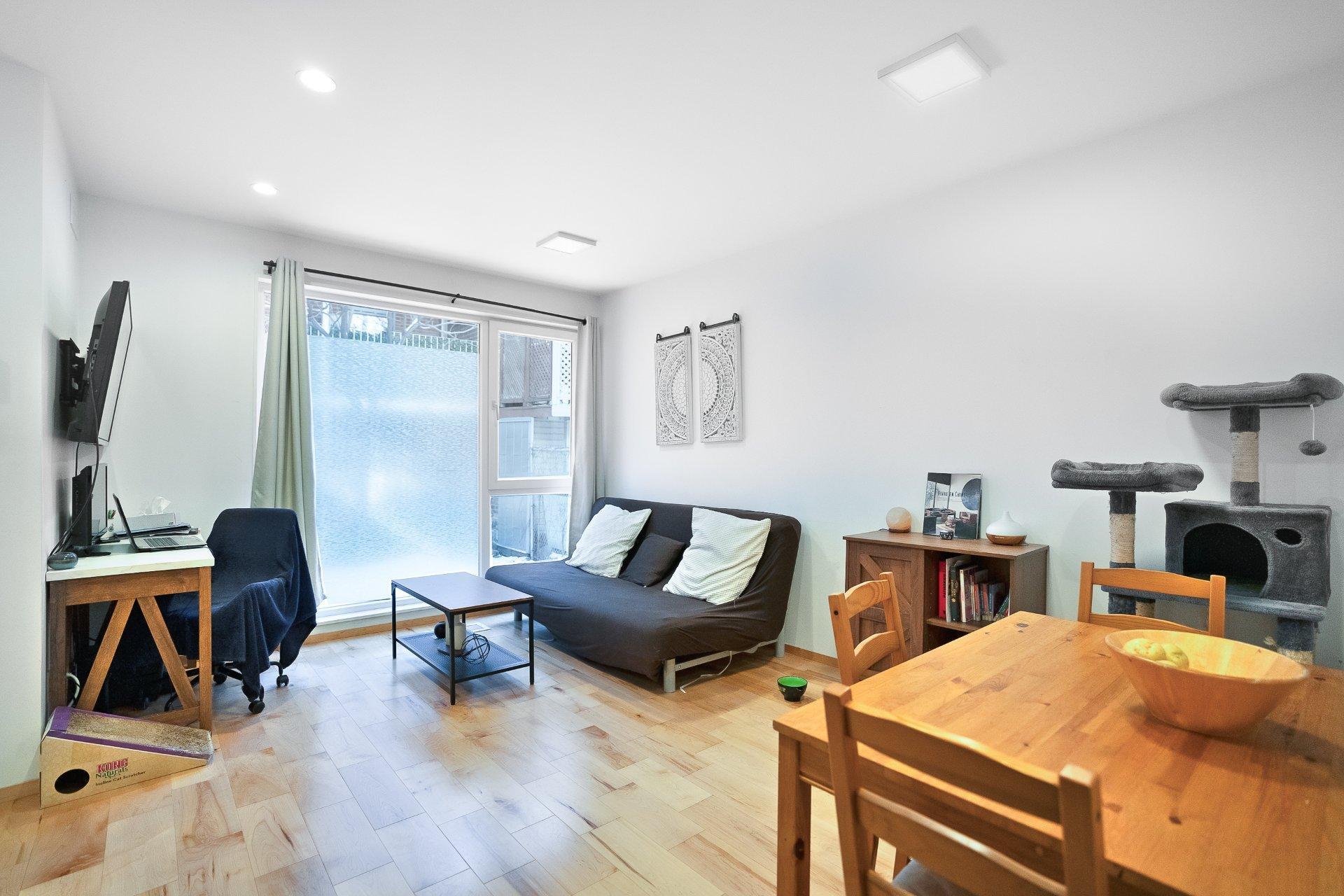 









5283

 - 5287


Rue Berri

,
Montréal (Le Plateau-Mont-Royal),




QC
H2J2S7

