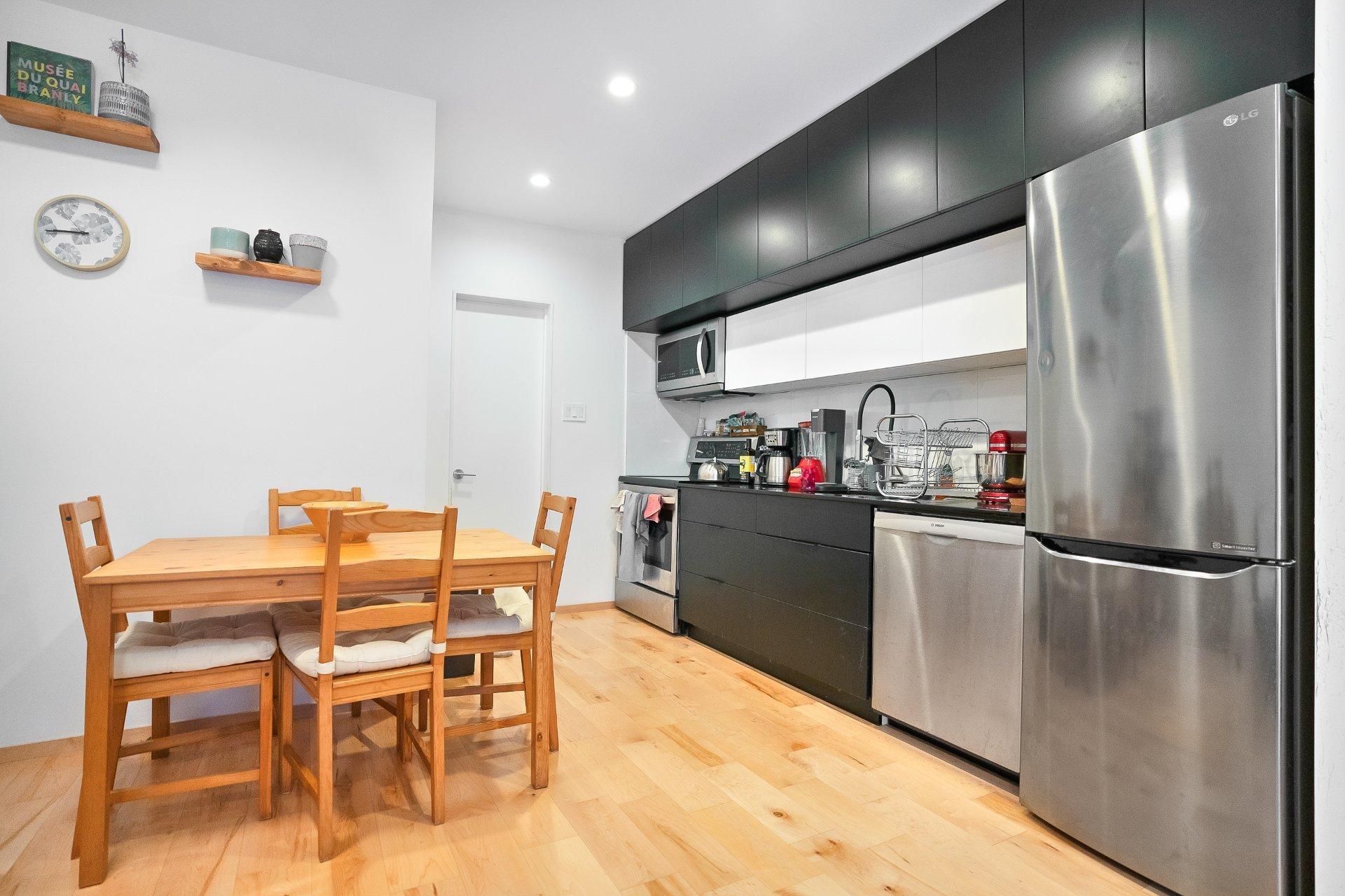 









5283

 - 5287


Rue Berri

,
Montréal (Le Plateau-Mont-Royal),




QC
H2J2S7

