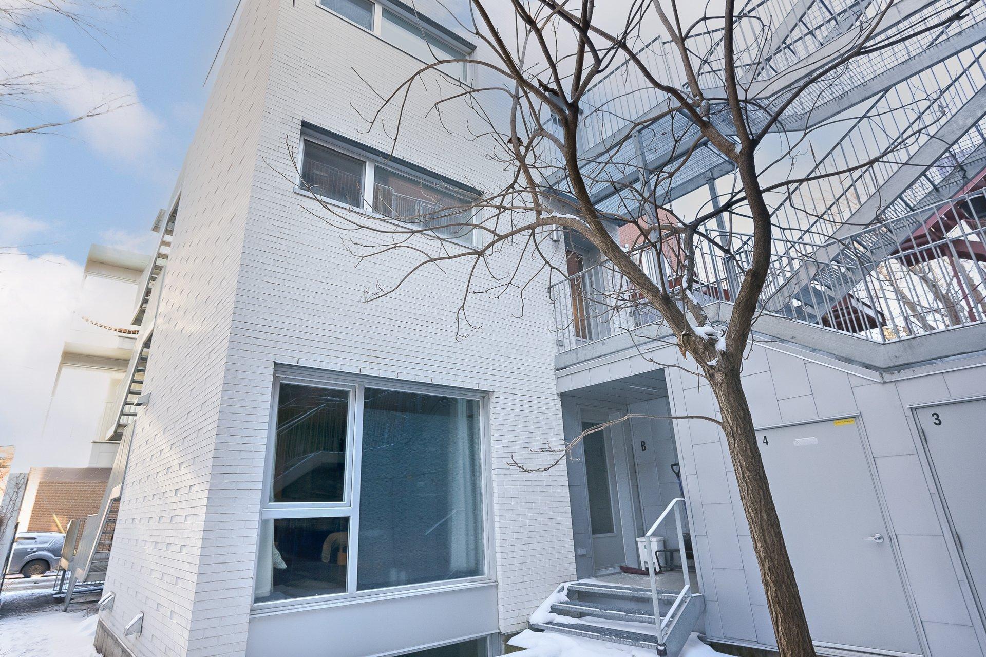 









5283

 - 5287


Rue Berri

,
Montréal (Le Plateau-Mont-Royal),




QC
H2J2S7

