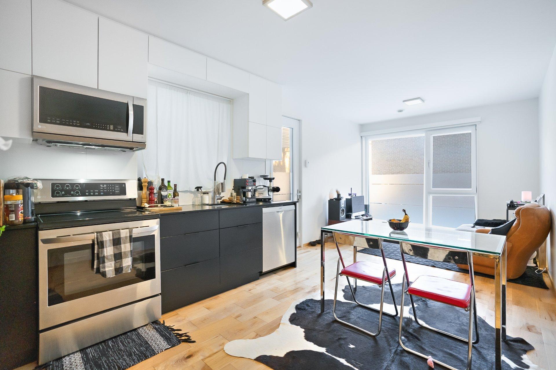 









5283

 - 5287


Rue Berri

,
Montréal (Le Plateau-Mont-Royal),




QC
H2J2S7

