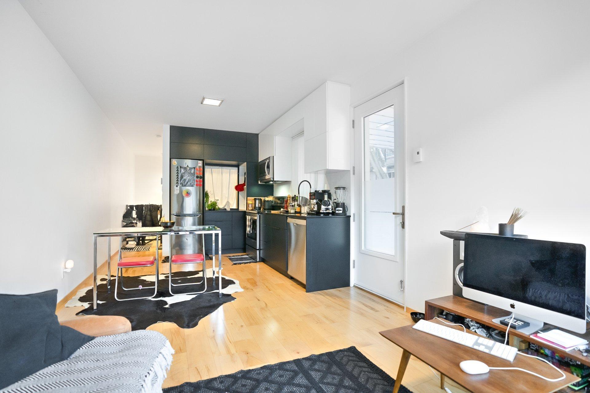 









5283

 - 5287


Rue Berri

,
Montréal (Le Plateau-Mont-Royal),




QC
H2J2S7

